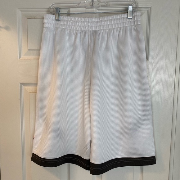 Men’s Under Armour shorts - Picture 2 of 11